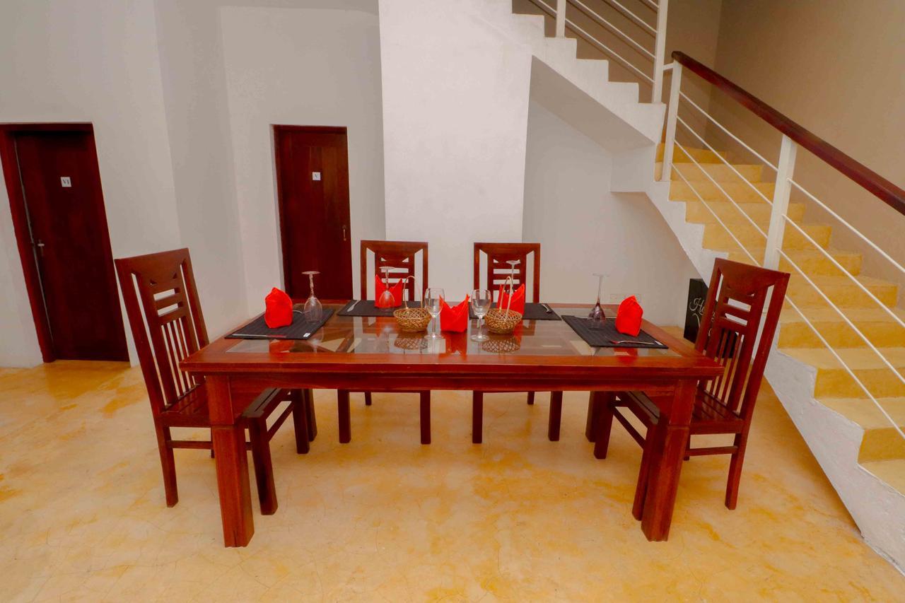 Like Mike Tourist Guest House & Restaurant 尼甘布 外观 照片