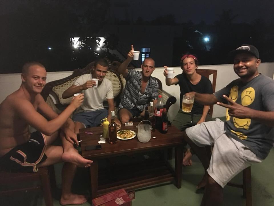 Like Mike Tourist Guest House & Restaurant 尼甘布 外观 照片
