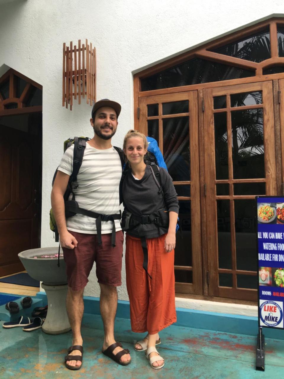 Like Mike Tourist Guest House & Restaurant 尼甘布 外观 照片