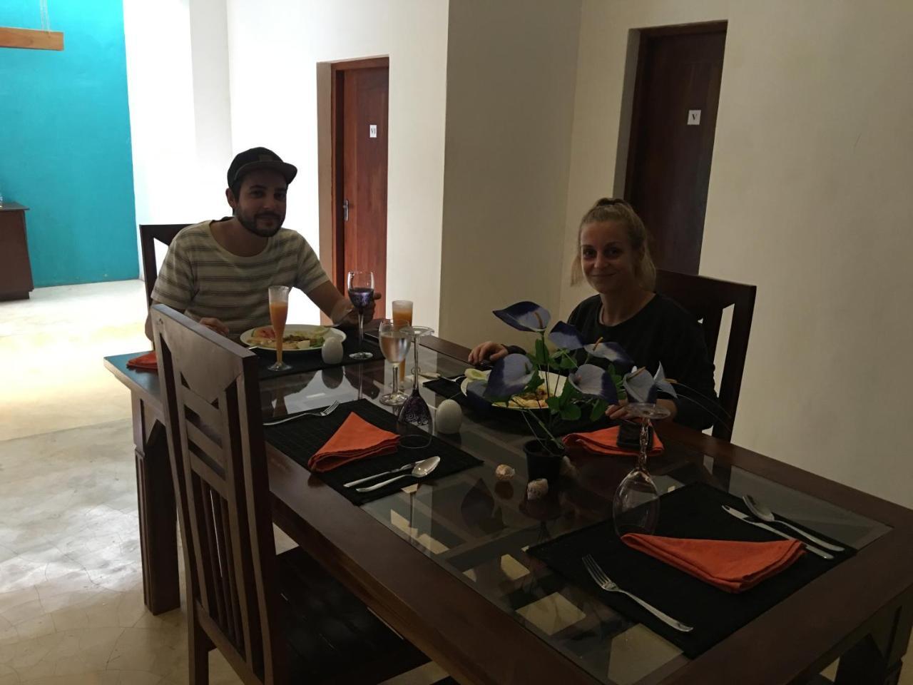 Like Mike Tourist Guest House & Restaurant 尼甘布 外观 照片