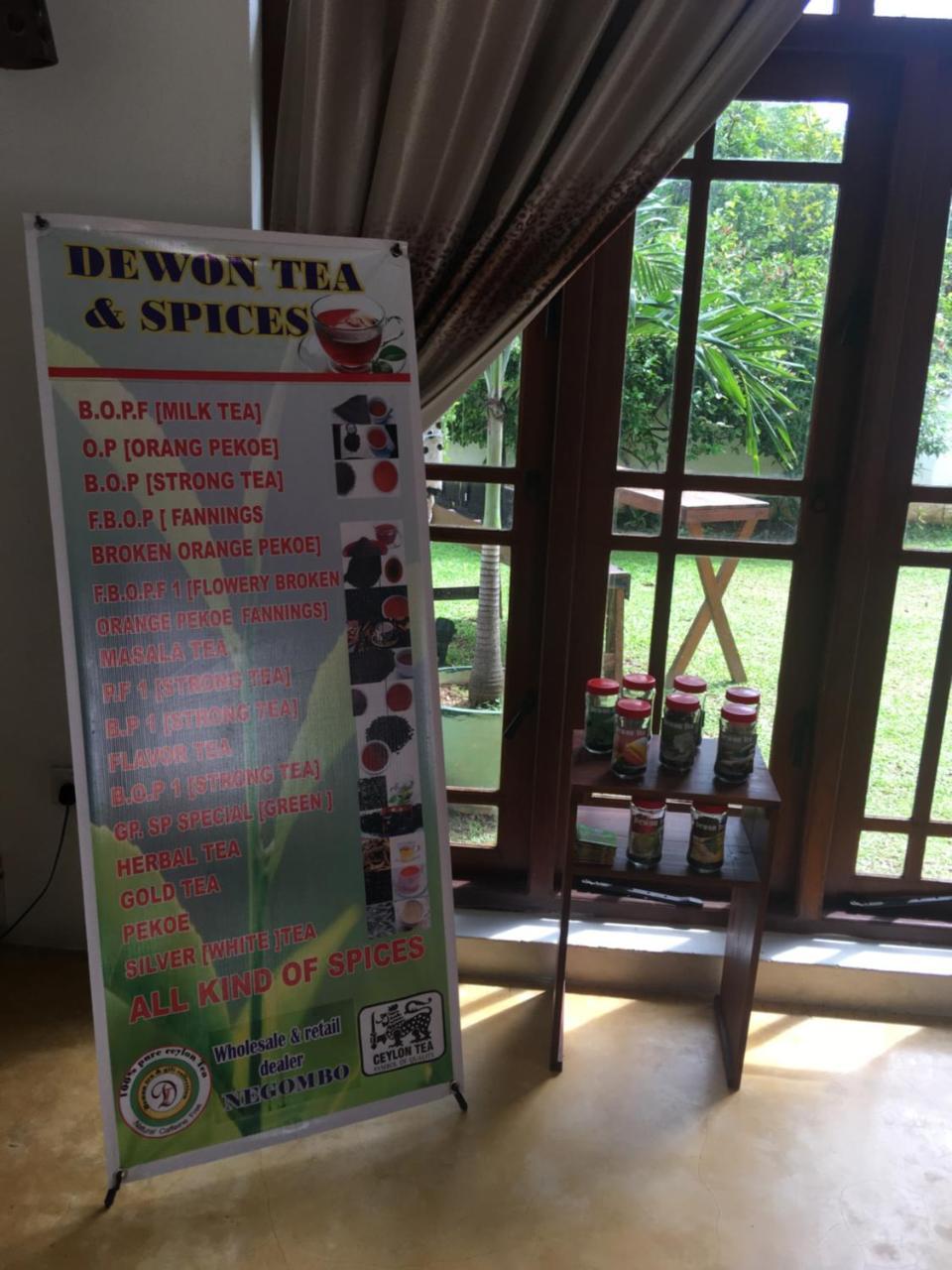 Like Mike Tourist Guest House & Restaurant 尼甘布 外观 照片