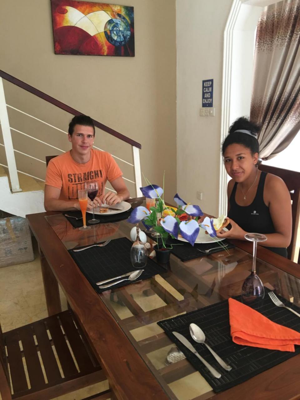 Like Mike Tourist Guest House & Restaurant 尼甘布 外观 照片