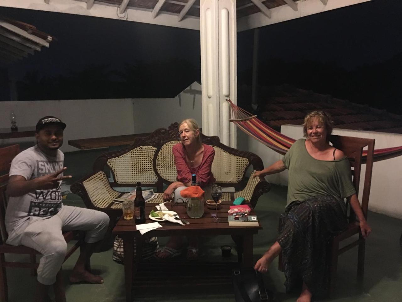 Like Mike Tourist Guest House & Restaurant 尼甘布 外观 照片