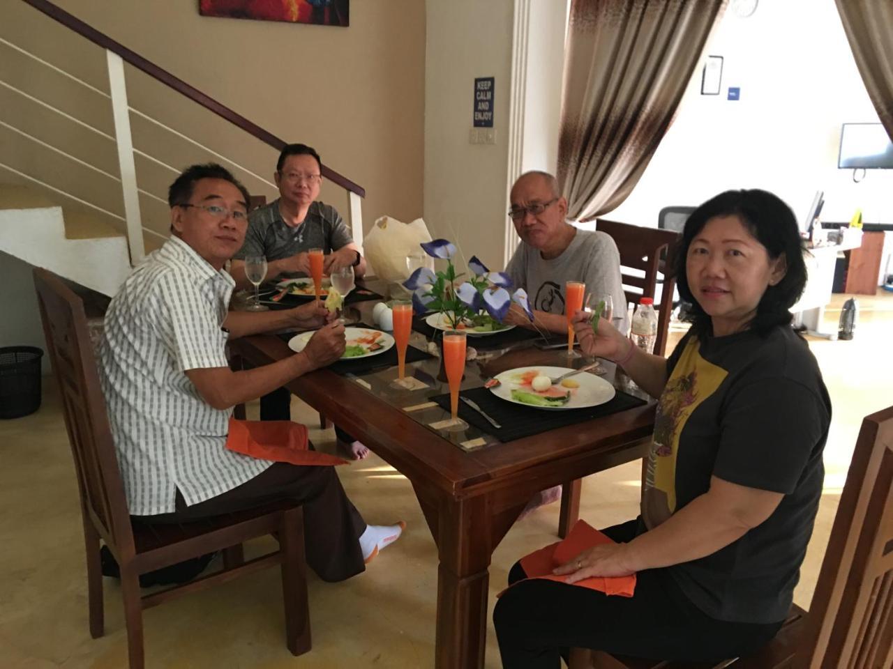 Like Mike Tourist Guest House & Restaurant 尼甘布 外观 照片