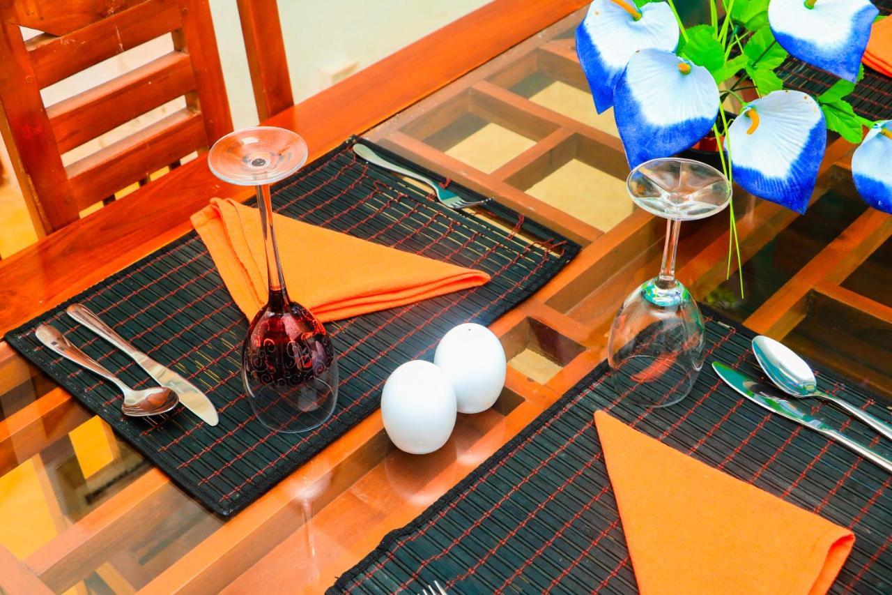 Like Mike Tourist Guest House & Restaurant 尼甘布 外观 照片
